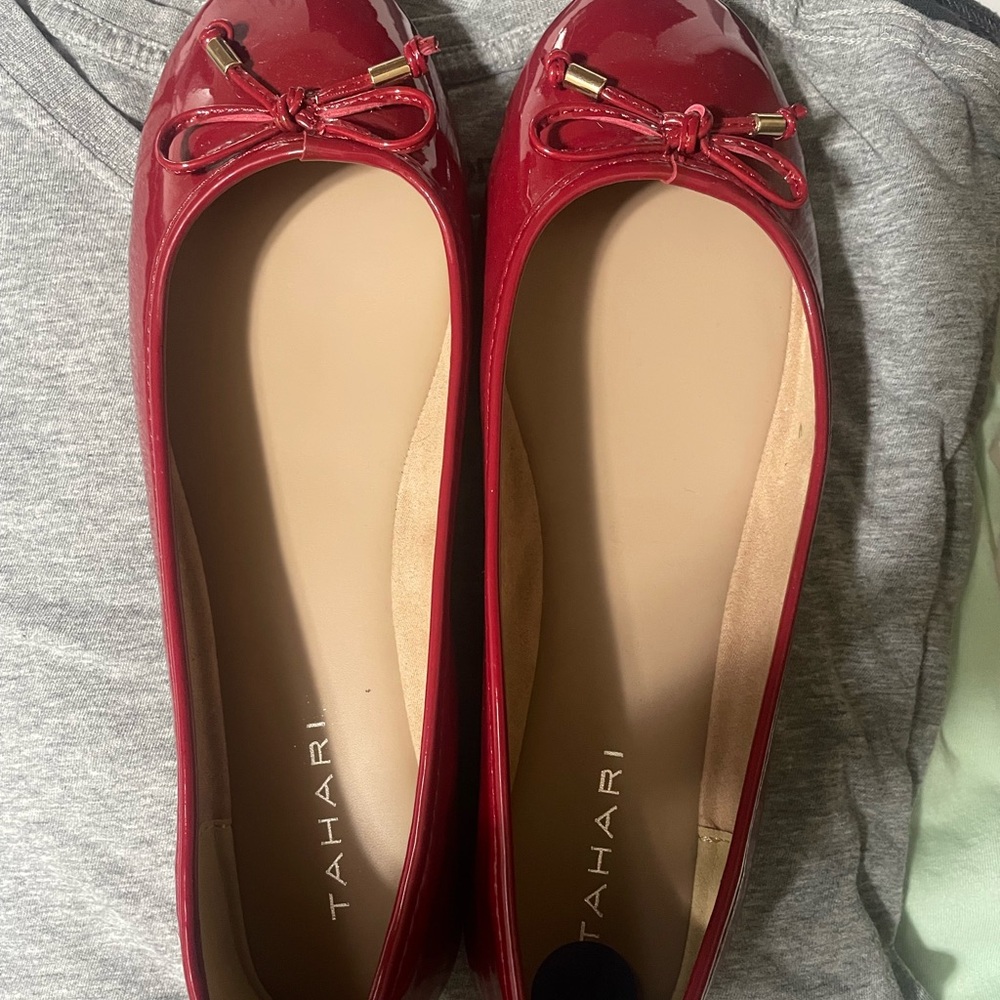 Tahari size 8.5 red patent leather shoes.